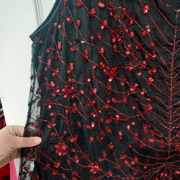 Lane Bryant Red Sequin Black Sleeveless V-Neck Blouse/Tank in Size 26 - Picture 6 of 12